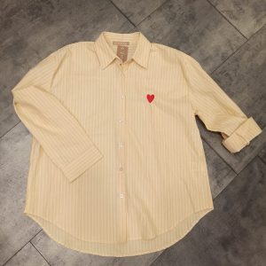 Camicia over rigata con cuore ricamato